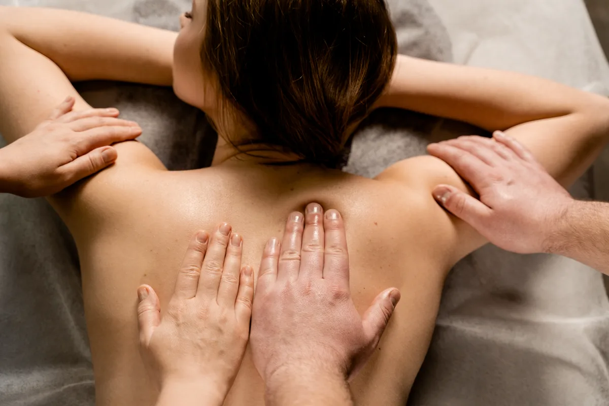 Four hand massage